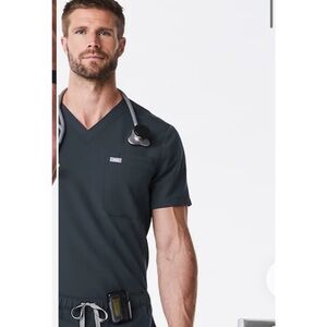 NWT Figs Leon 3 pocket Scrub Top Dark Harbor